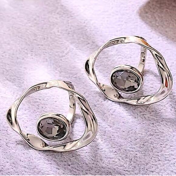 Czech Silver Crumpled Orbit Ring, Geometric Ring, Creative, Big Diamond - Picture 5 of 10